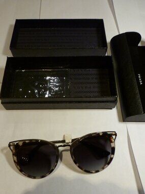 PRADA Cat Eye Sunglasses Spr66T Uao-5D1